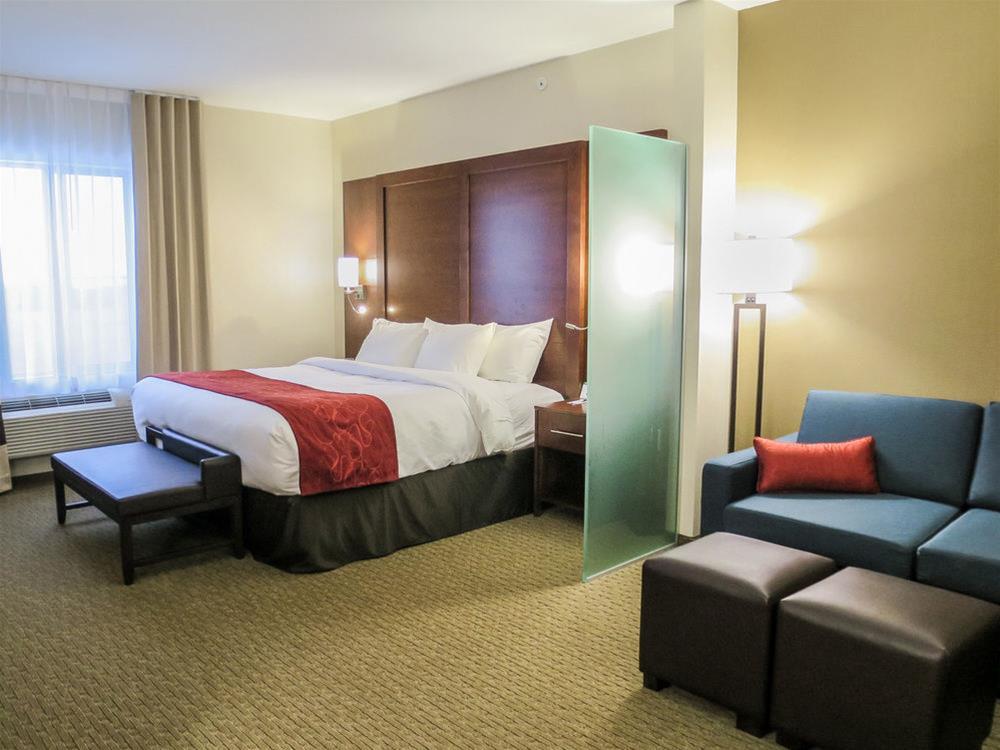 Comfort Suites Regina Exterior foto
