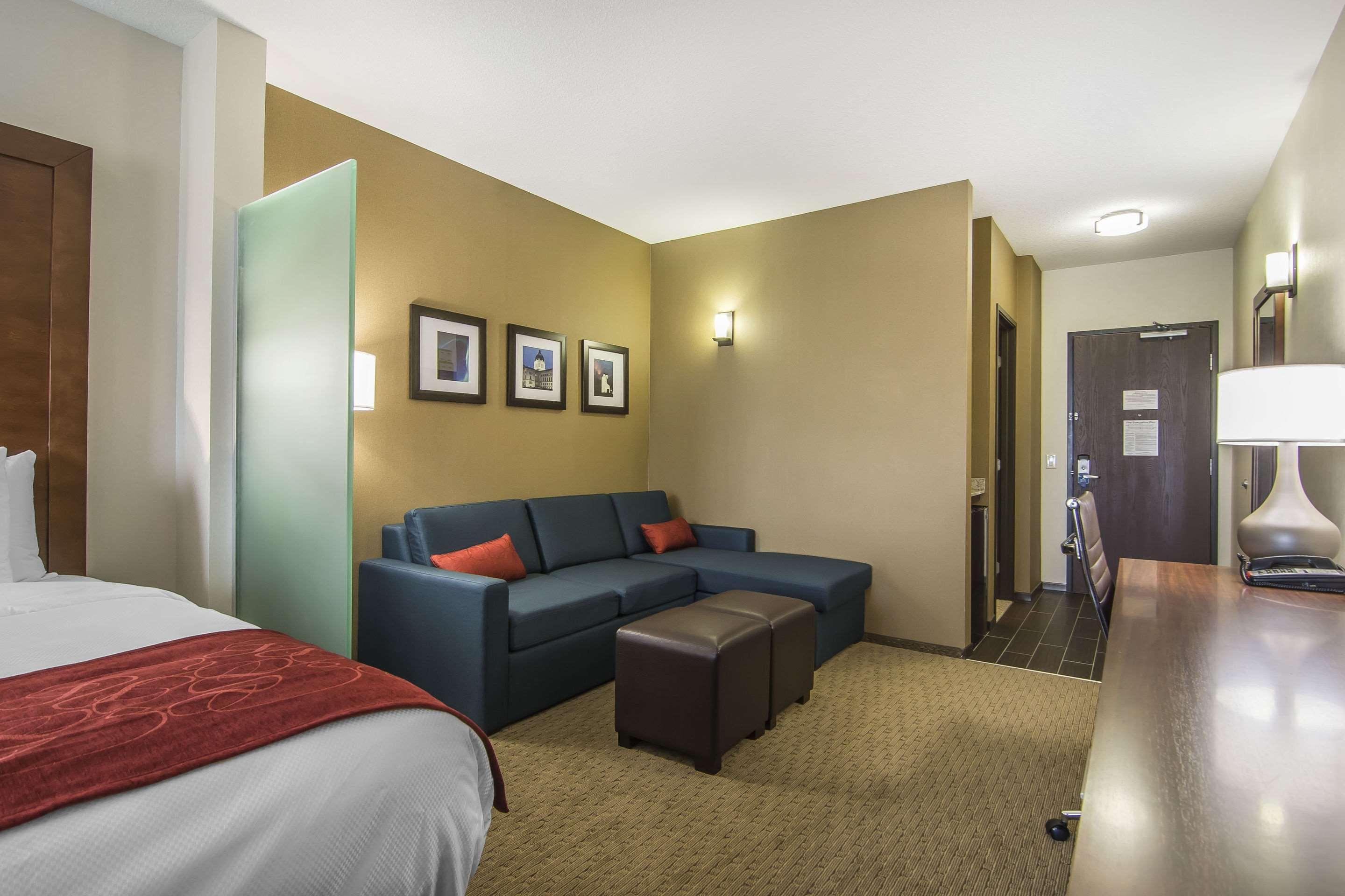 Comfort Suites Regina Exterior foto