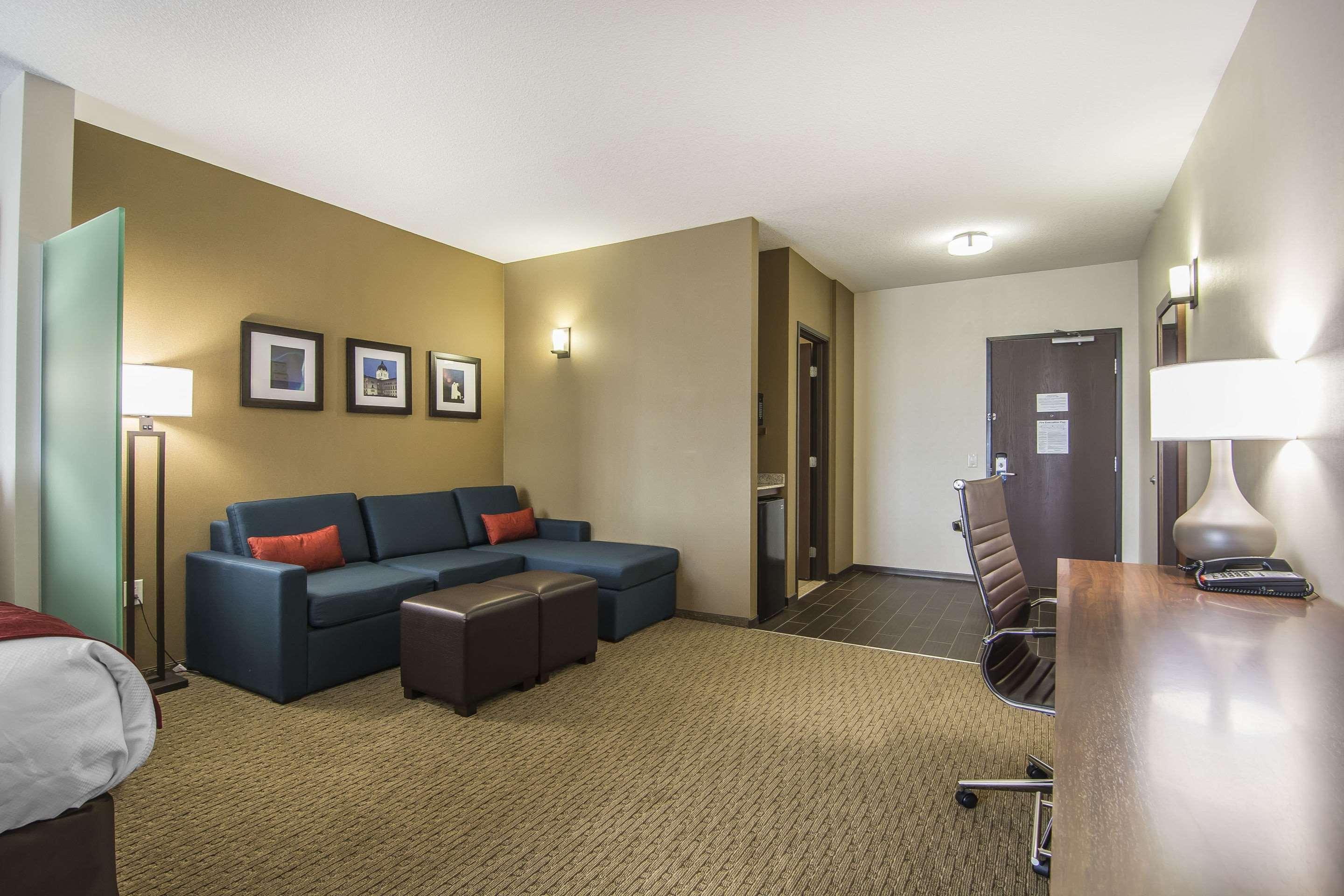 Comfort Suites Regina Exterior foto
